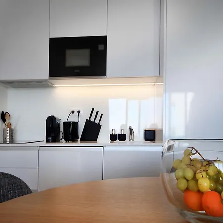 Feel So Good With Sea View & Jacuzzi Apartment