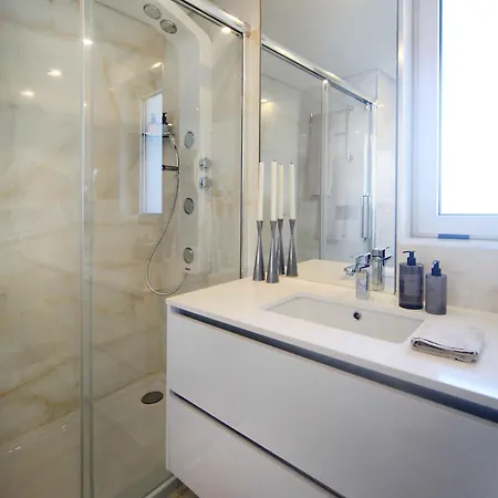 Feel So Good With Sea View & Jacuzzi Apartment